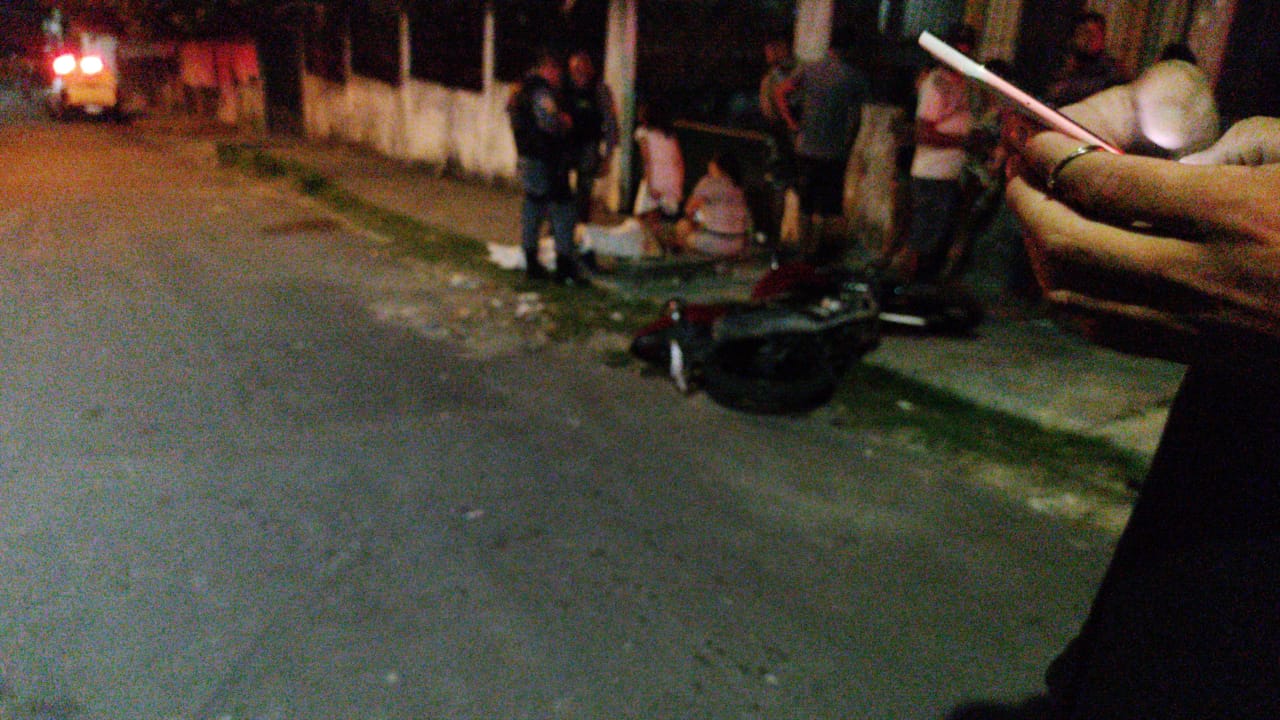 Motoqueiro bate de frente contra carreta e morre no ramal do Brasileirinho Motoqueiro bate de frente contra carreta e morre no ramal do Brasileirinho
