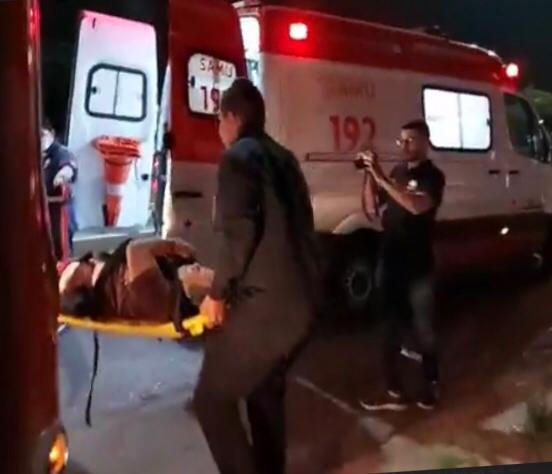 Passageiro idoso é baleado durante assalto a ônibus na Max Teixeira Passageiro idoso é baleado durante assalto a ônibus na Max Teixeira