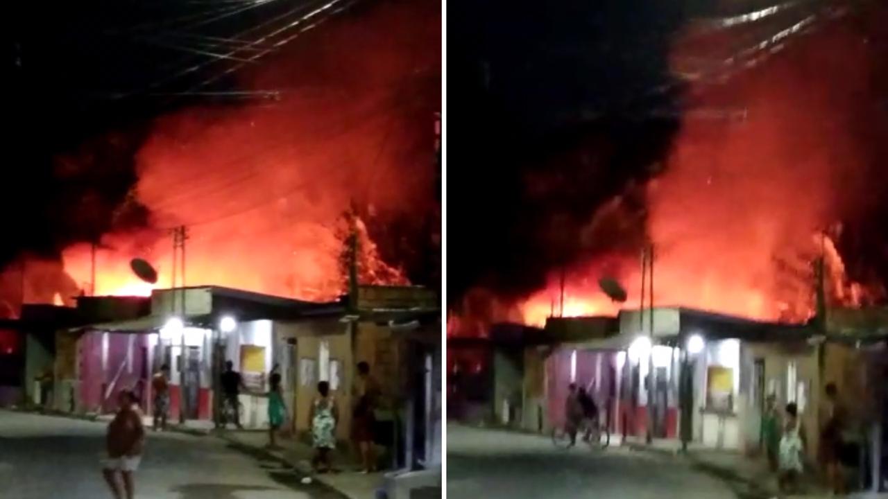 Fogo em lixeira viciada atinge e destrói duas casas no Armando Mendes Fogo em lixeira viciada atinge e destrói duas casas no Armando Mendes