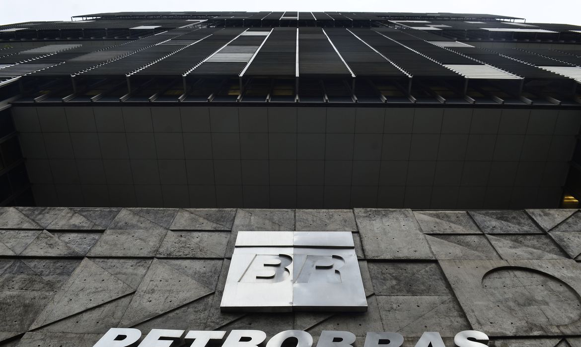 Lava Jato: PF cumpre mandados contra possíveis fraudes na Petrobras Lava Jato: PF cumpre mandados contra possíveis fraudes na Petrobras