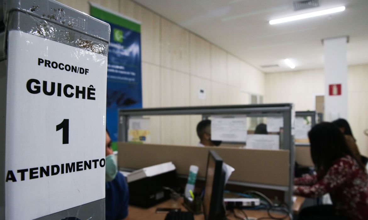 Código de Defesa do Consumidor faz 30 anos; compras online crescem Código de Defesa do Consumidor faz 30 anos; compras online crescem