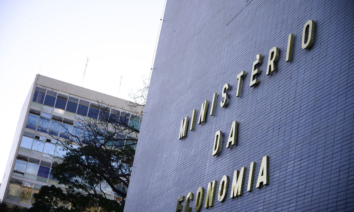 Governo autoriza IBGE a contratar 6,5 mil profissionais para pesquisa Governo autoriza IBGE a contratar 6,5 mil profissionais para pesquisa
