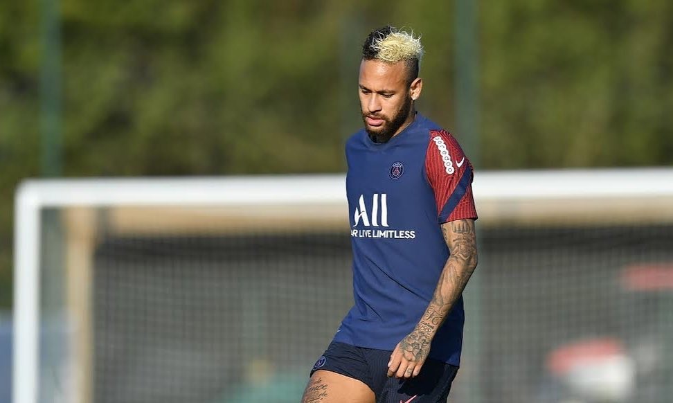 Pelo Twitter, Neymar acusa zagueiro de racismo e conivência do juiz Pelo Twitter, Neymar acusa zagueiro de racismo e conivência do juiz