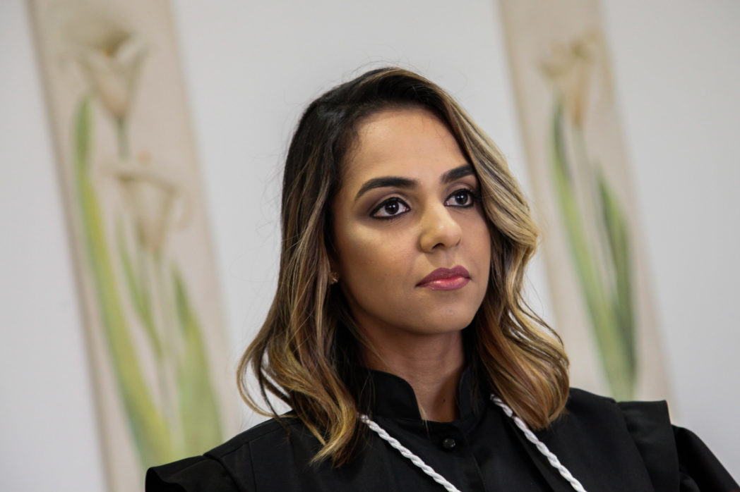 Ju&iacute;za determina remo&ccedil;&atilde;o e interna&ccedil;&atilde;o de paciente com Covid para UTI na capital
