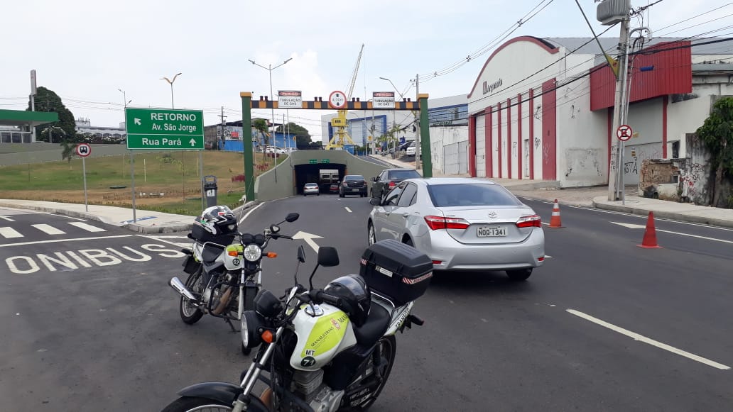 Após imprudência no trânsito, prefeitura interdita parcialmente trecho na Constantino Após imprudência no trânsito, prefeitura interdita parcialmente trecho na Constantino