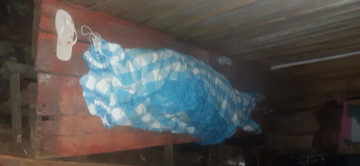 Populares encontram corpo em beco e chamam PM no São Jorge Populares encontram corpo em beco e chamam PM no São Jorge
