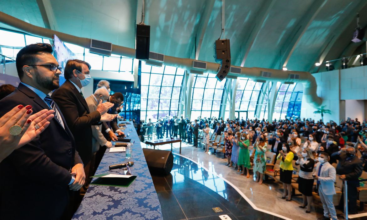 Bolsonaro diz que pa&iacute;s est&aacute; em fase final de 'grande prova&ccedil;&atilde;o'