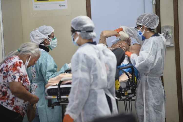 Sa&uacute;de atualiza n&uacute;meros da pandemia: Brasil tem 363 novos &oacute;bitos