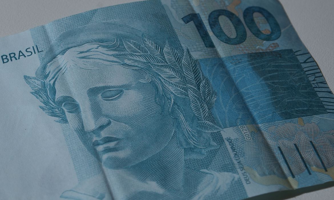 Caixa paga auxílio residual para beneficiários do Bolsa Família Caixa paga auxílio residual para beneficiários do Bolsa Família