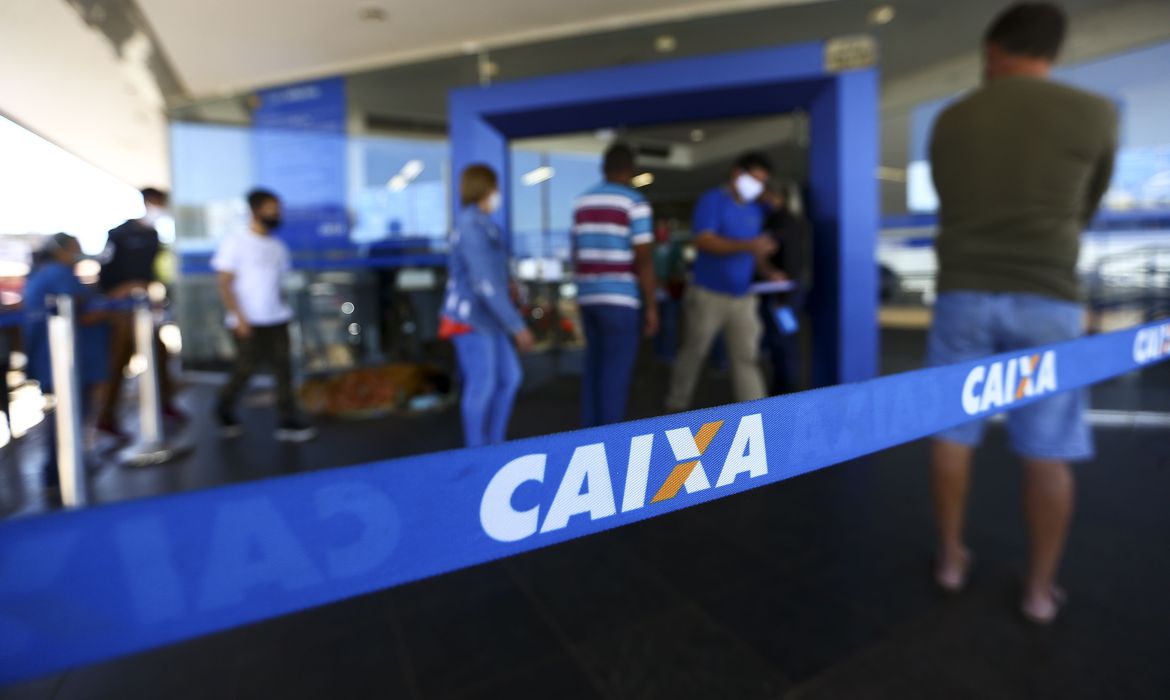 Auxílio emergencial chega a R$ 207,9 bi para 67,2 milhões de pessoas Auxílio emergencial chega a R$ 207,9 bi para 67,2 milhões de pessoas