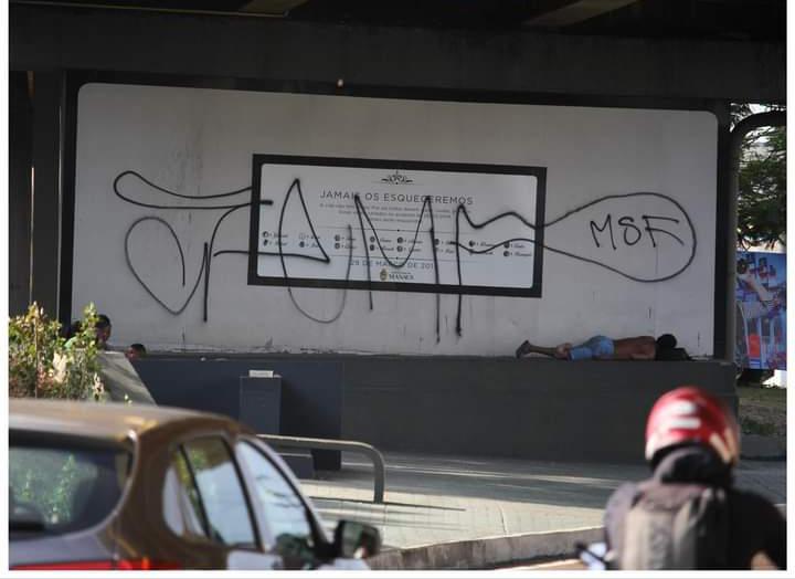 Memorial Ayrton Senna é alvo de vandalismo com pichação Memorial Ayrton Senna é alvo de vandalismo com pichação