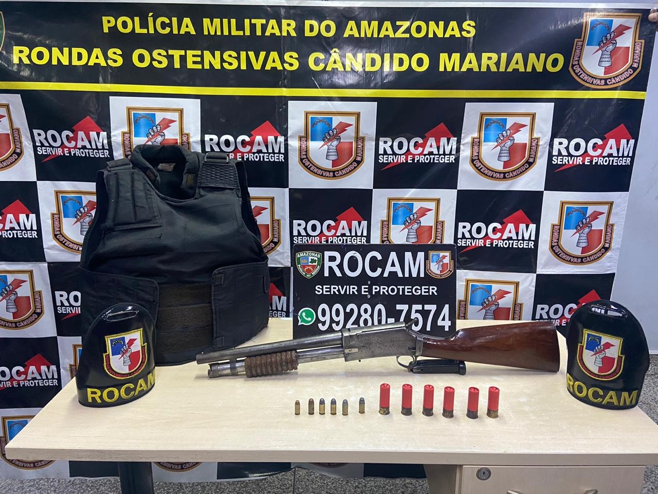 Homem &eacute; preso com granada, colete, arma e muni&ccedil;&otilde;es na Compensa