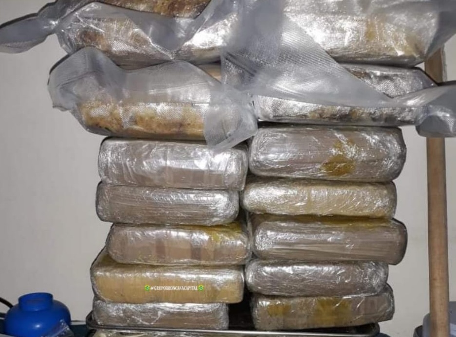 Mulheres são detidas com 16kg de maconha skunk no porto de Tefé Mulheres são detidas com 16kg de maconha skunk no porto de Tefé