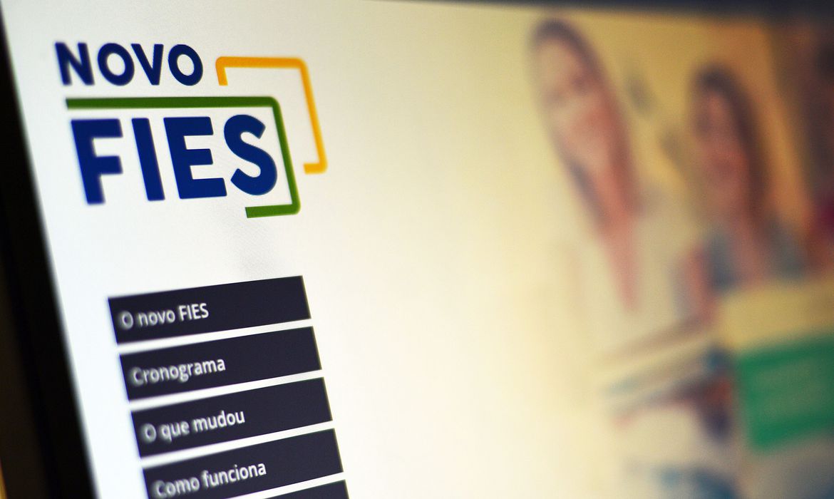 MEC publica edital para 50 mil vagas remanescentes do Fies MEC publica edital para 50 mil vagas remanescentes do Fies