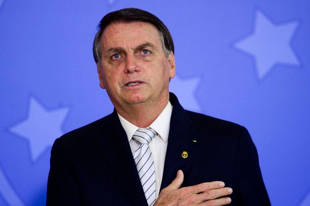 Bolsonaro nega compra de vacina chinesa e desmente ministro da saúde Bolsonaro nega compra de vacina chinesa e desmente ministro da saúde