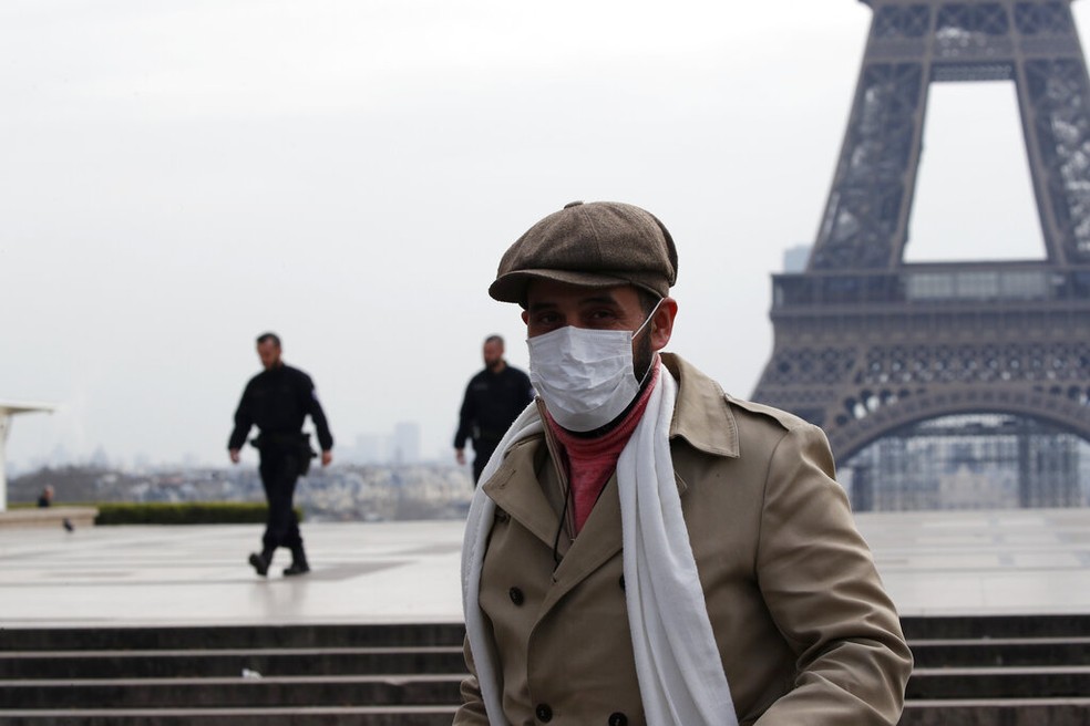 Alerta máximo contra Covid-19 ameaça fechar restaurantes de Paris Alerta máximo contra Covid-19 ameaça fechar restaurantes de Paris