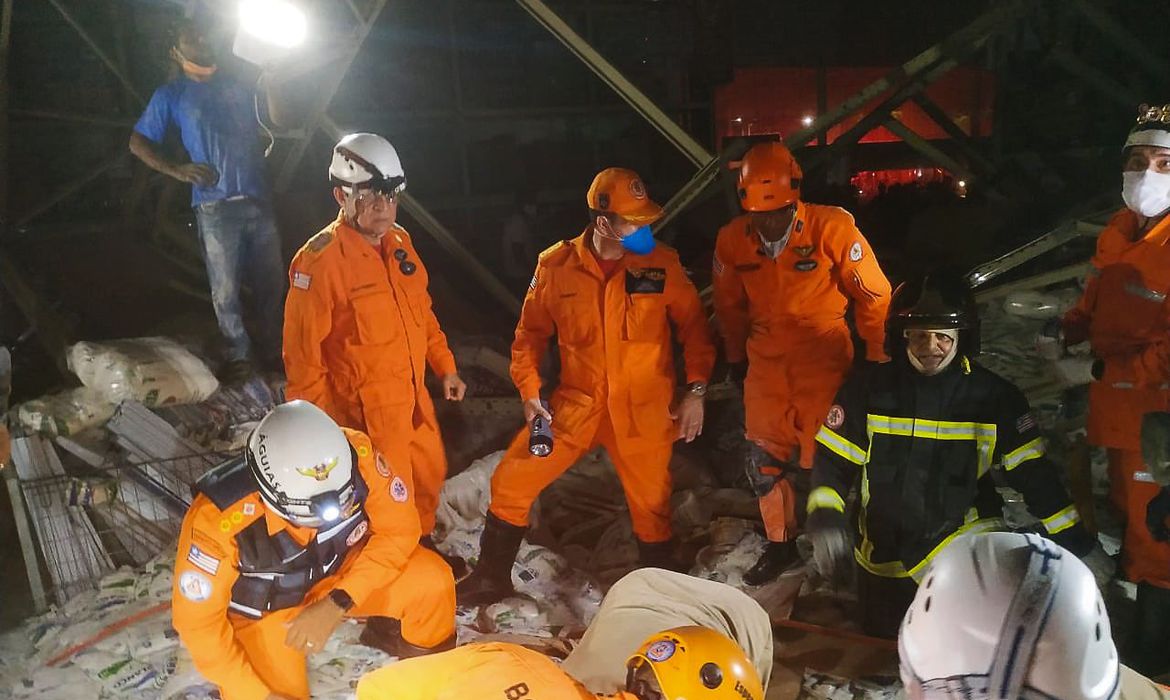 Acidente em supermercado deixa 1 morto e 8 feridos em São Luís Acidente em supermercado deixa 1 morto e 8 feridos em São Luís