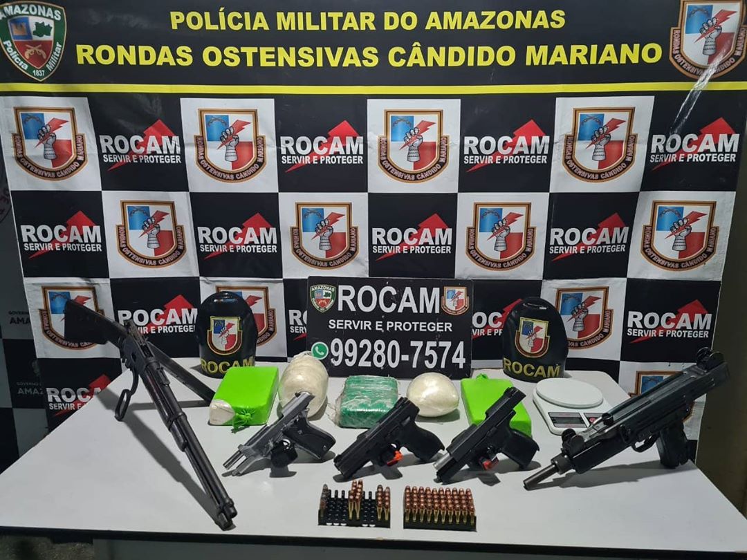 Submetralhadora, pequeno arsenal e drogas são apreendidos pela Rocam no Puraquequara Submetralhadora, pequeno arsenal e drogas são apreendidos pela Rocam no Puraquequara