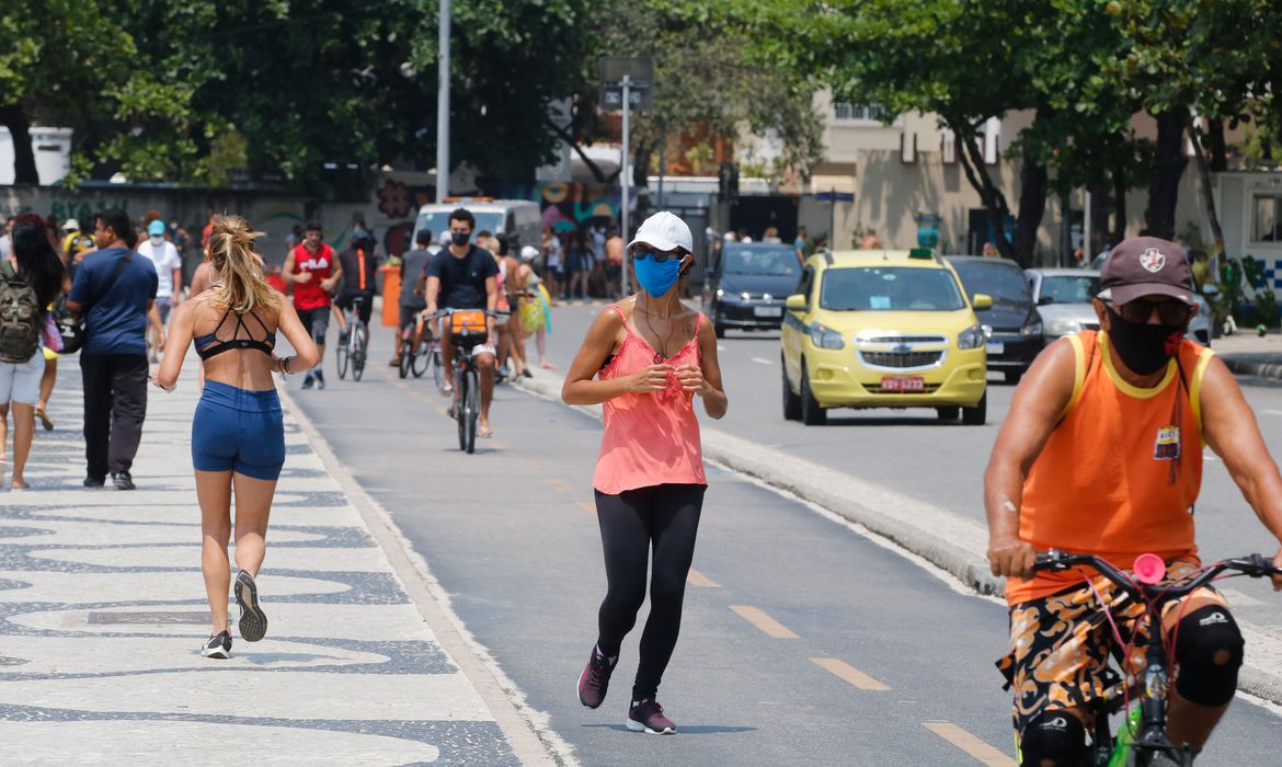 Covid-19: Brasil chega a 4,9 milhões de casos confirmados Covid-19: Brasil chega a 4,9 milhões de casos confirmados