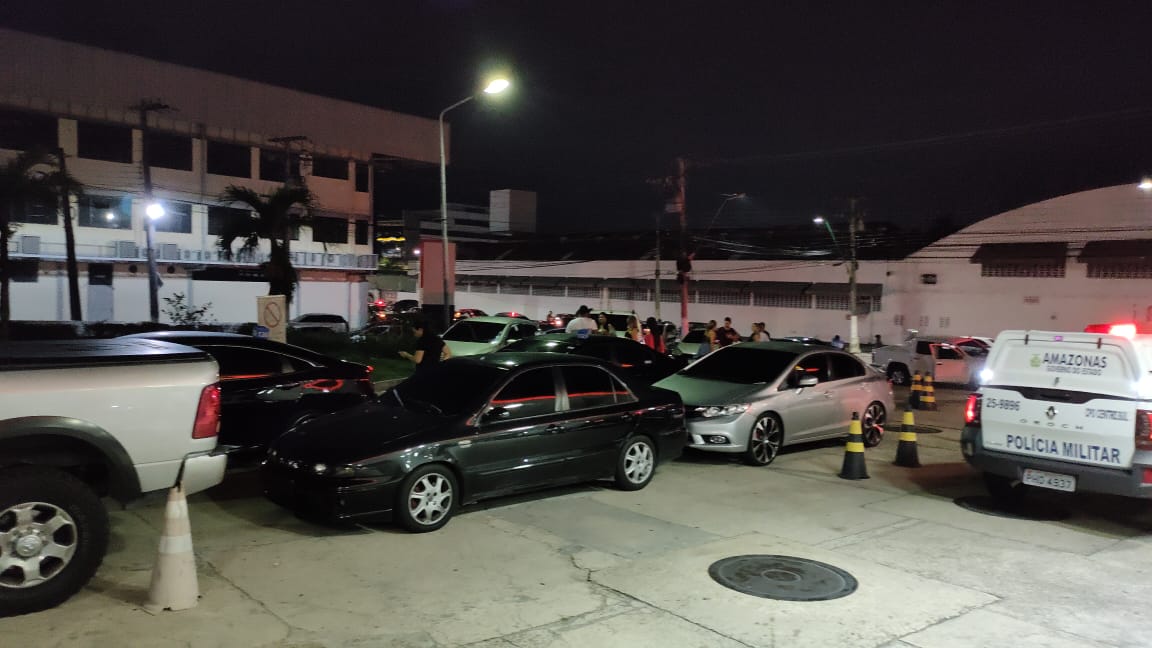 CIF vistoria flutuantes e bares e fecha festa clandestina com mais de 700 pessoas CIF vistoria flutuantes e bares e fecha festa clandestina com mais de 700 pessoas