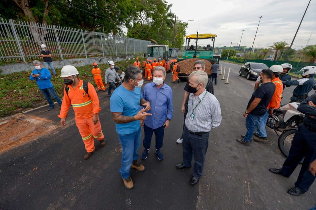 Prefeito retorna ao Distrito para vistoriar a reconstru&ccedil;&atilde;o vi&aacute;ria da avenida Buriti