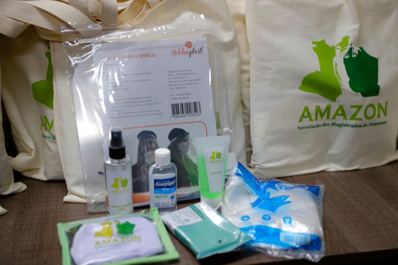 Amazon entrega kits de proteção individual para juízes associados Amazon entrega kits de proteção individual para juízes associados