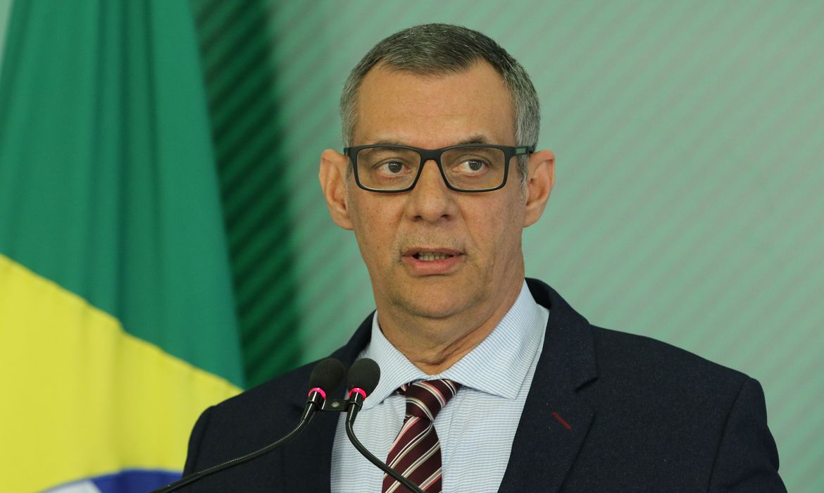 R&ecirc;go Barros &eacute; exonerado do cargo de porta-voz da Presid&ecirc;ncia