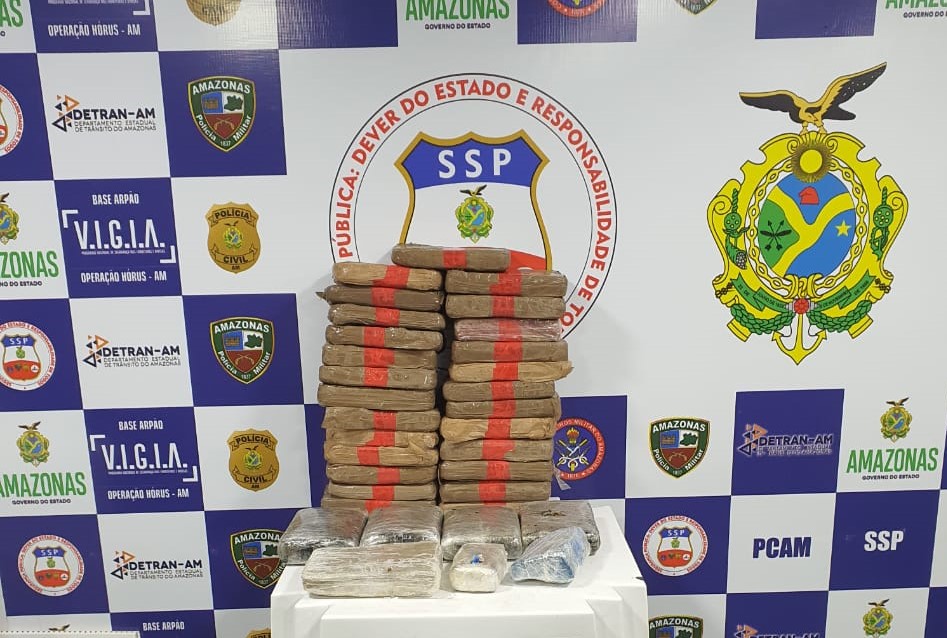 Base Arpão prende 2 homens com drogas avaliadas em quase R$ 700 mil Base Arpão prende 2 homens com drogas avaliadas em quase R$ 700 mil