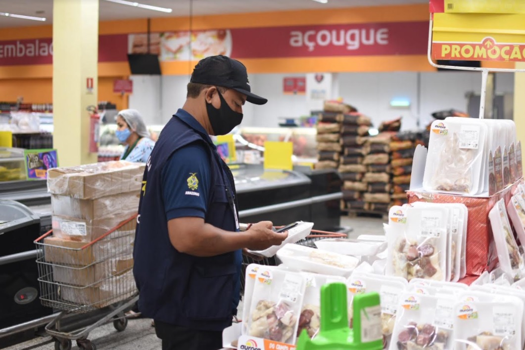Procon apreende mais de 90kg de alimentos vencidos em supermercado na Cidade Nova Procon apreende mais de 90kg de alimentos vencidos em supermercado na Cidade Nova