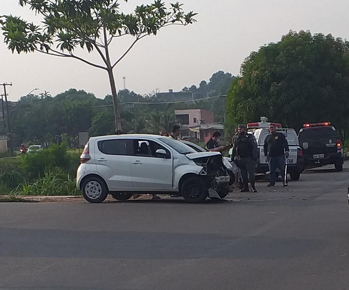 Colis&atilde;o deixa tr&ecirc;s pessoas feridas e adolescente &eacute; arremessada dentro do igarap&eacute; do Passarinho