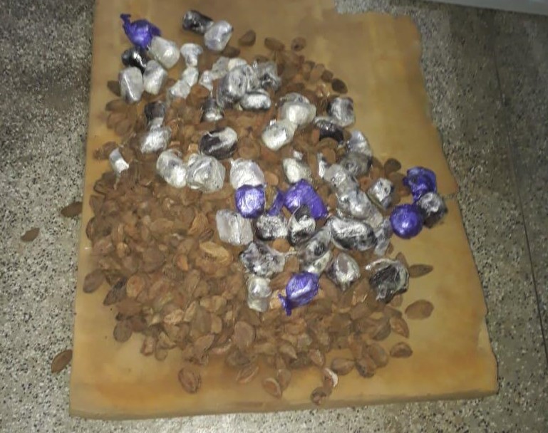 5kg de maconha skunk são apreendidos em saca com castanhas 5kg de maconha skunk são apreendidos em saca com castanhas