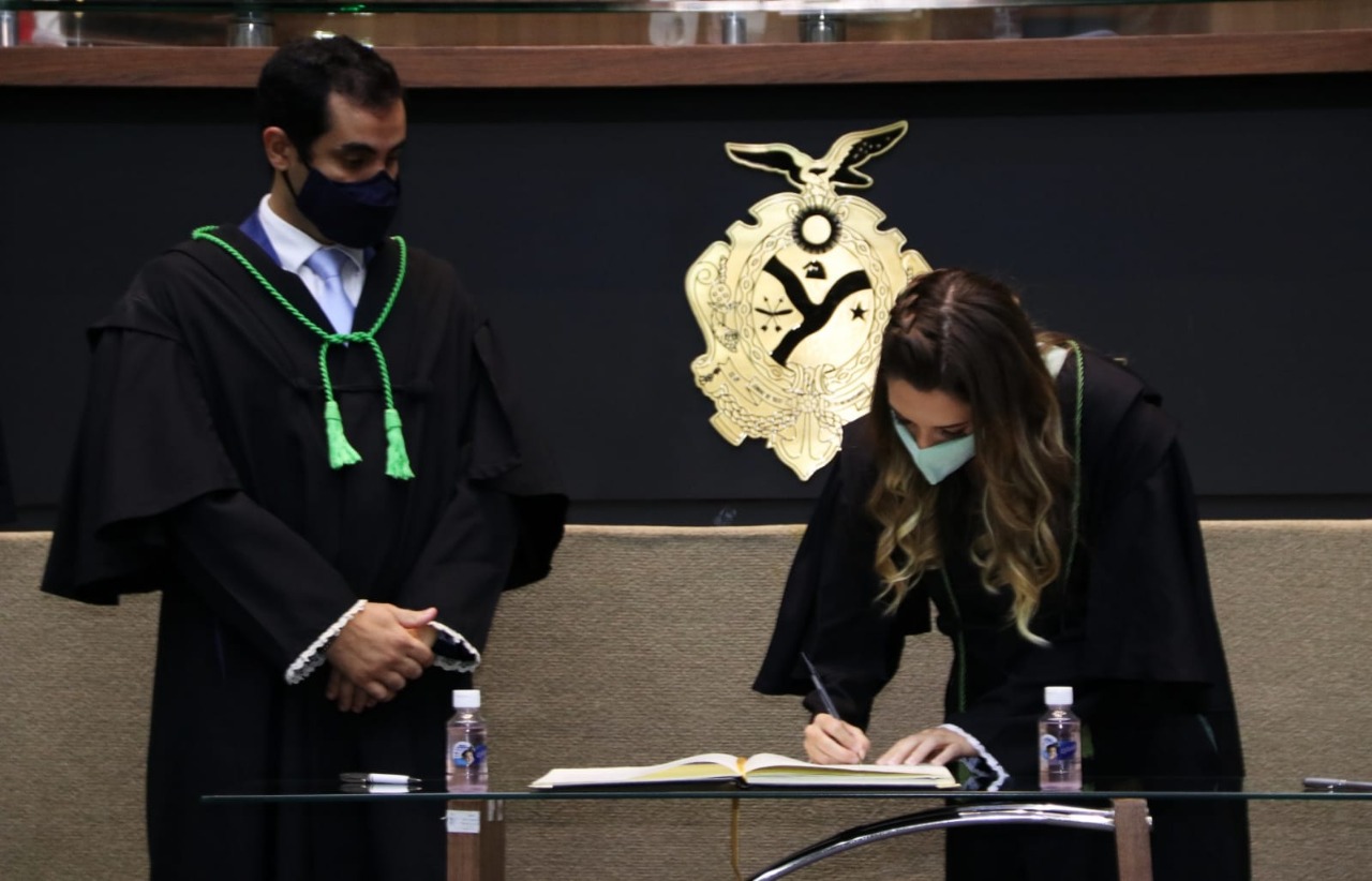 Defensor geral dá posse a mais 8 defensores públicos para reforçar DPE-AM Defensor geral dá posse a mais 8 defensores públicos para reforçar DPE-AM