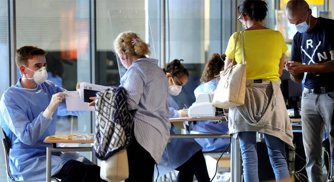 Mesmo em queda, mortes no Brasil ainda superam 2&ordf; onda na Europa