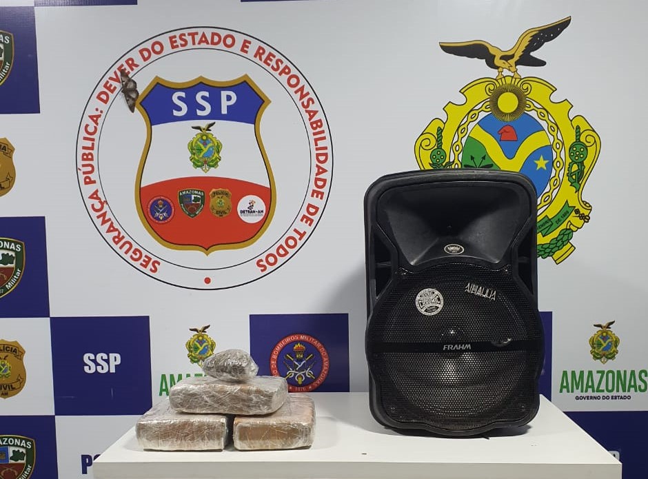 4kg de maconha s&atilde;o encontrados escondidos em caixa de som em barco