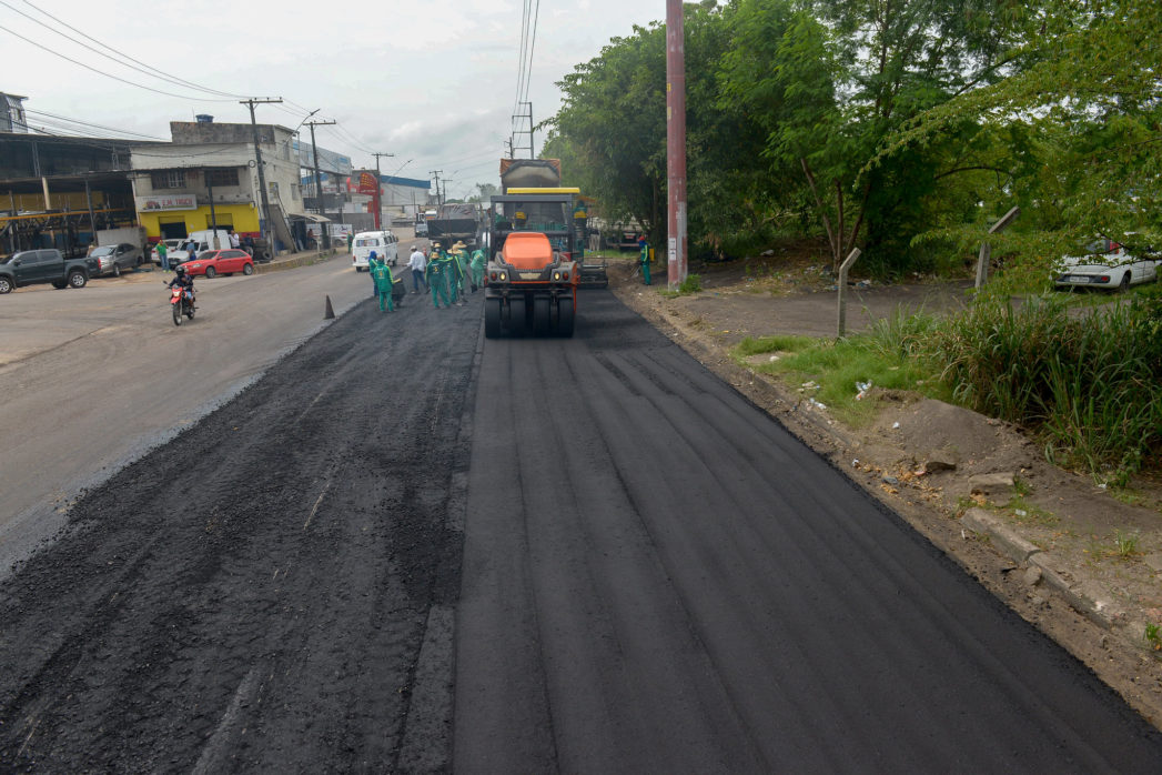 Prefeito vistoria obras de recuperação viária e paisagismo no Distrito Industrial Prefeito vistoria obras de recuperação viária e paisagismo no Distrito Industrial