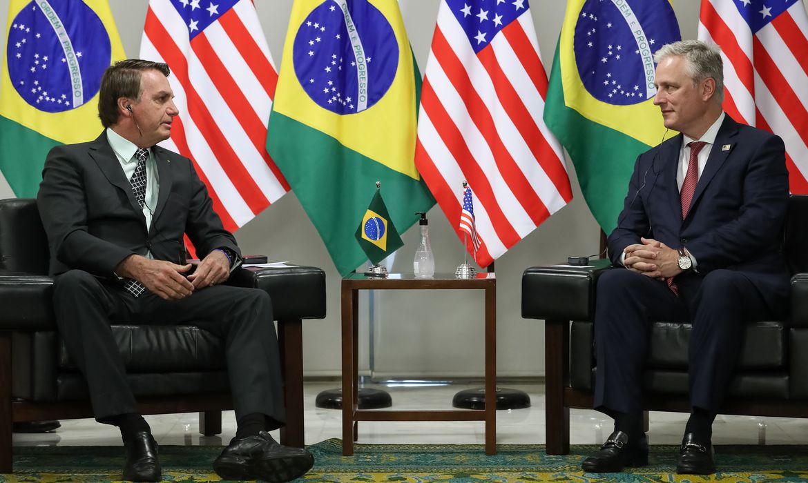 Brasil e banco americano assinam acordo de US$ 1 bi em investimentos Brasil e banco americano assinam acordo de US$ 1 bi em investimentos