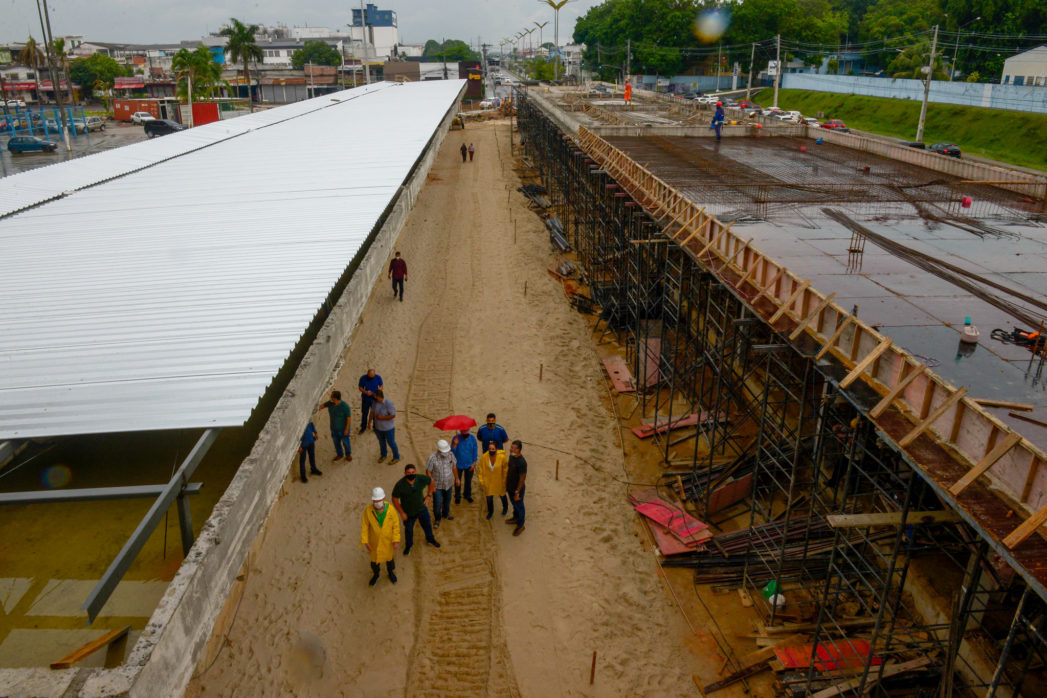 Prefeito vistoria obra da esta&ccedil;&atilde;o de transfer&ecirc;ncia Arena que ser&aacute; entregue em dezembro