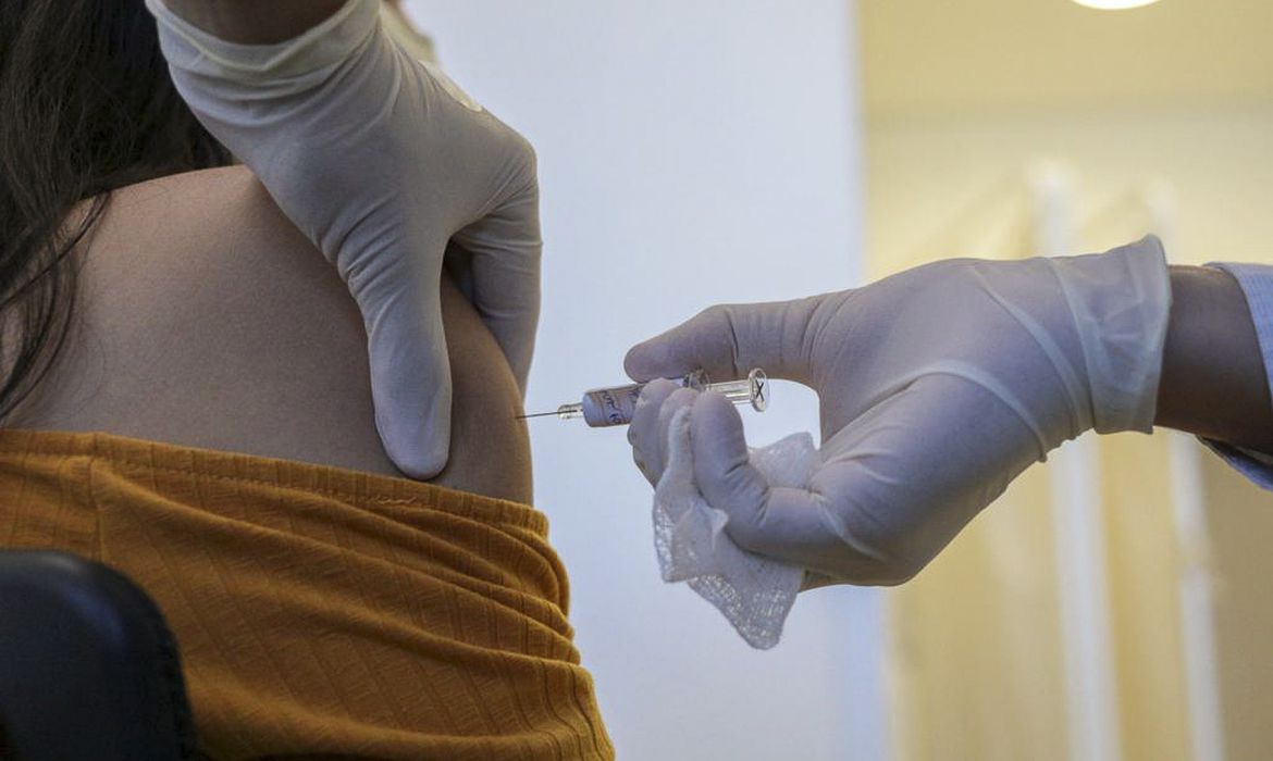 Anvisa diz que an&aacute;lise de vacinas contra Covid-19 ser&aacute; t&eacute;cnica