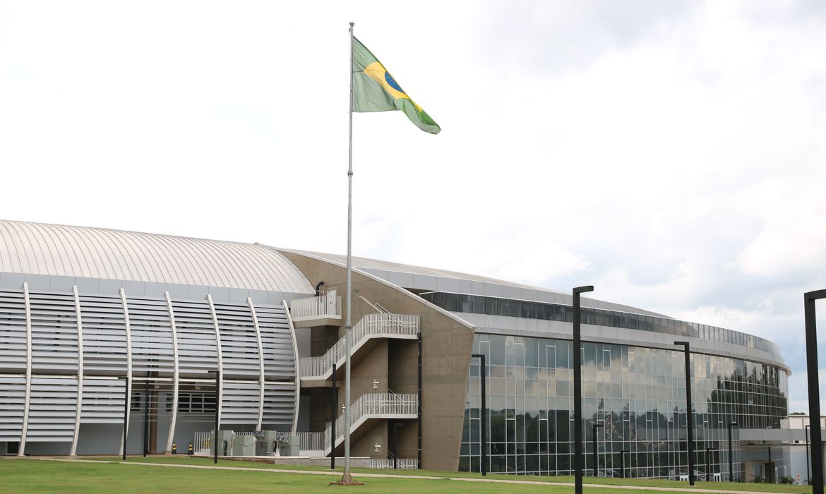 Bolsonaro inaugura linha de luz do acelerador de partículas Sirius Bolsonaro inaugura linha de luz do acelerador de partículas Sirius