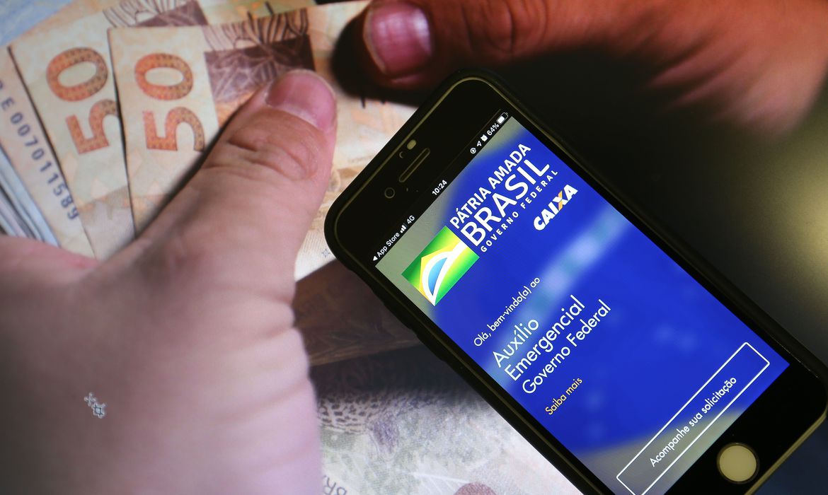Caixa libera saques do auxílio para 3,8 milhões de beneficiários Caixa libera saques do auxílio para 3,8 milhões de beneficiários