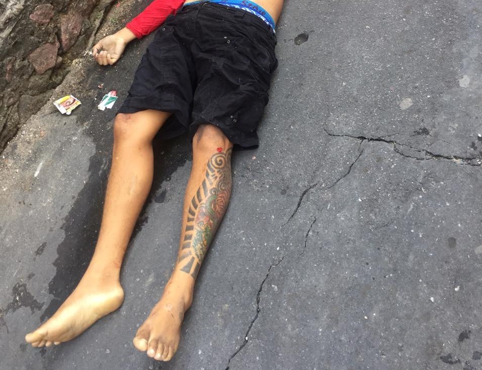 Suspeito de assalto é morto por 'justiceiro' em padaria no Japiim Suspeito de assalto é morto por 'justiceiro' em padaria no Japiim