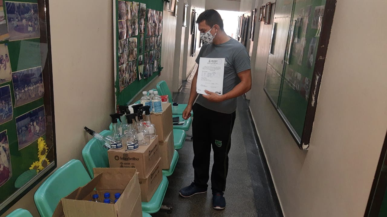 Escolas de Parintins recebem materiais para segurança dos professores na pandemia Escolas de Parintins recebem materiais para segurança dos professores na pandemia