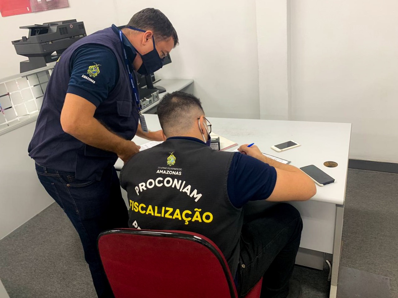 Procon-AM autua 3 agências bancárias por descumprimento da Lei das Filas Procon-AM autua 3 agências bancárias por descumprimento da Lei das Filas