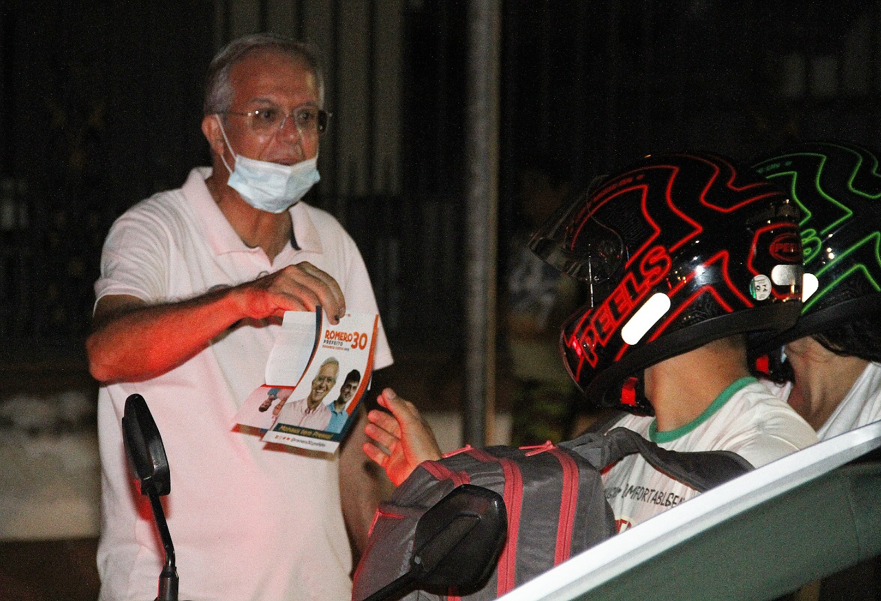 Romero faz panfletagem e carreata em vários bairros da capital Romero faz panfletagem e carreata em vários bairros da capital