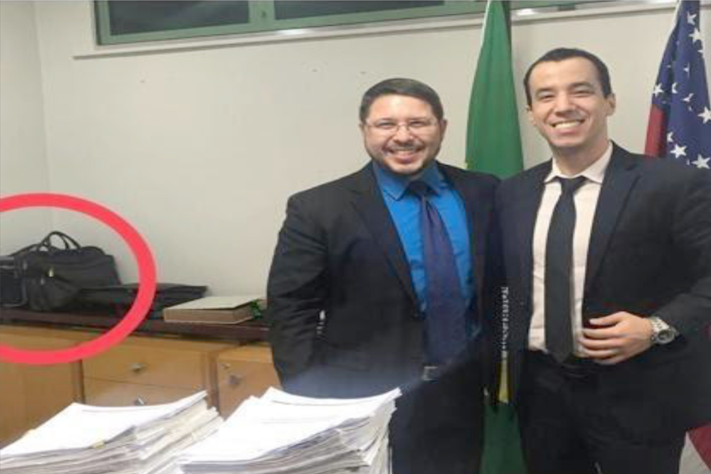 Mala de dinheiro era lancheira Mala de dinheiro era lancheira