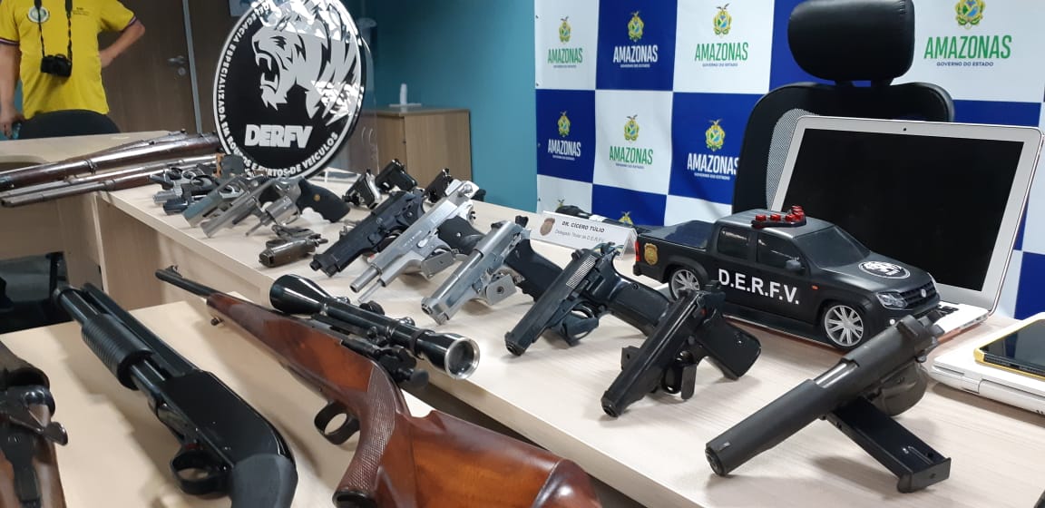 CAC é preso com arsenal de armas que seria usado em roubo na Capital -  Correio do Estado