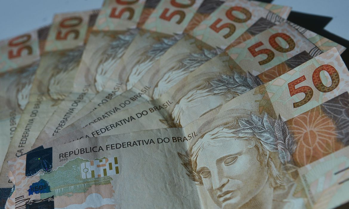 Contas públicas têm déficit de R$ 64,5 bilhões em setembro, diz BC Contas públicas têm déficit de R$ 64,5 bilhões em setembro, diz BC