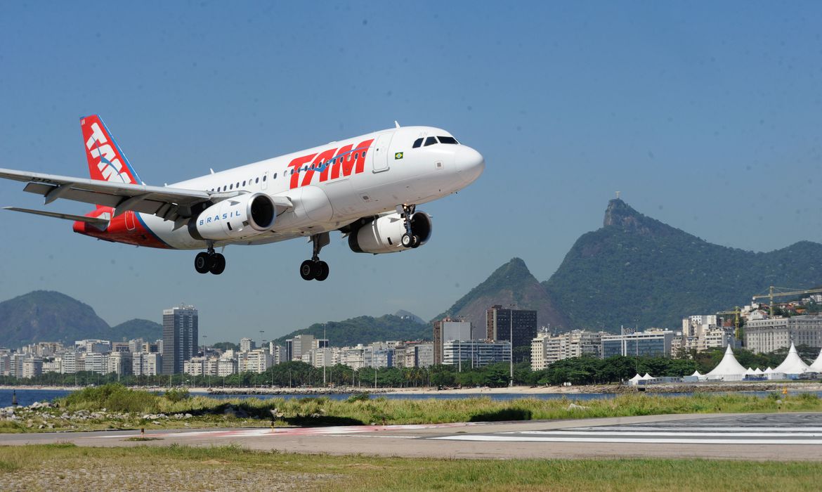 Feriado do dia 2 aumenta em 40% movimentação nos aeroportos Feriado do dia 2 aumenta em 40% movimentação nos aeroportos