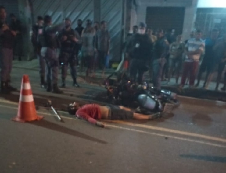 EM MOTOS: Homem morre e outro fica ferido durante tiroteio na Compensa