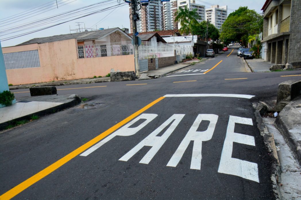 Vias contempladas pelo &lsquo;Requalifica&rsquo; recebem nova sinaliza&ccedil;&atilde;o para seguran&ccedil;a no tr&acirc;nsito